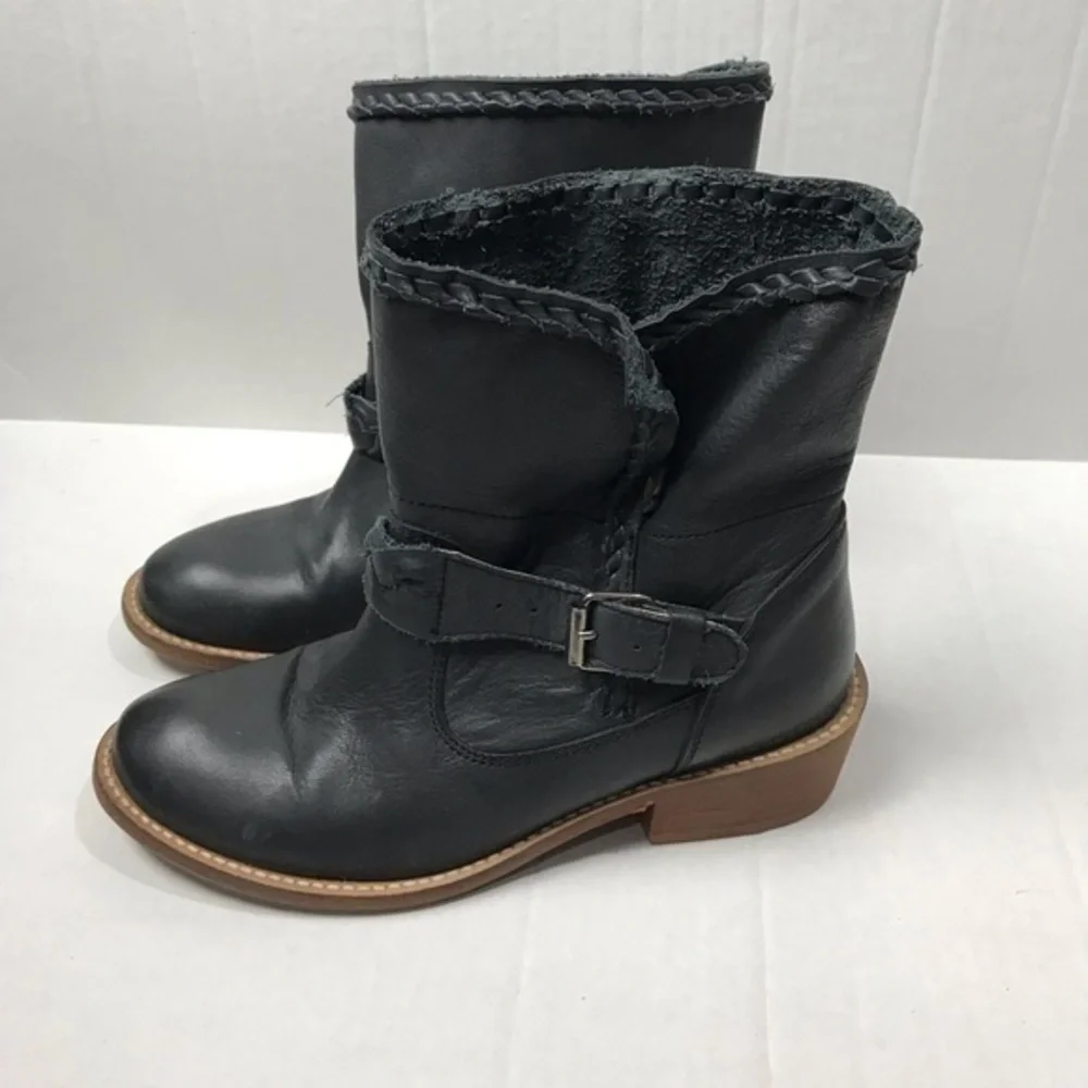 Musse & Cloud Women's Kimber Chelsea Boot size 6 , black